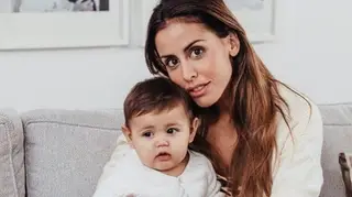 Carolina Patrocínio responde a polémica: Porque é que a bebé não foi de férias?