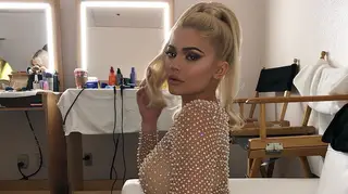 Com onze meses, filha de Kylie Jenner já tem uma mala Louis Vuitton