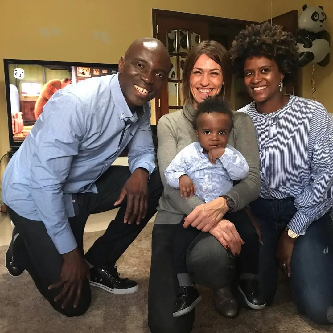 Sem maquilhagem, Fátima Lopes festeja aniversário do filho de Francis Obikwelu