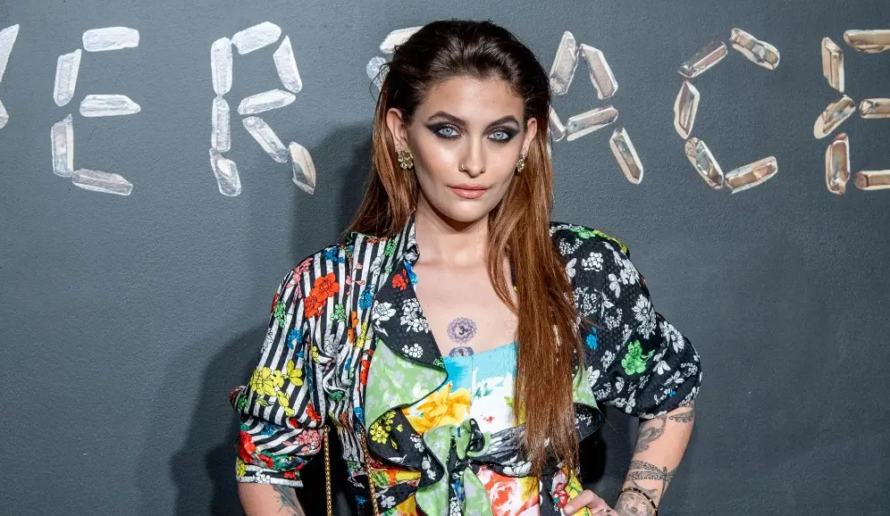 Aos 20 anos Paris Jackson dá entrada em centro de reabilitação
