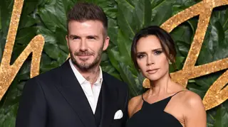 Cadela de David Beckham tem manta de Louis Vuitton e jogador recebe críticas