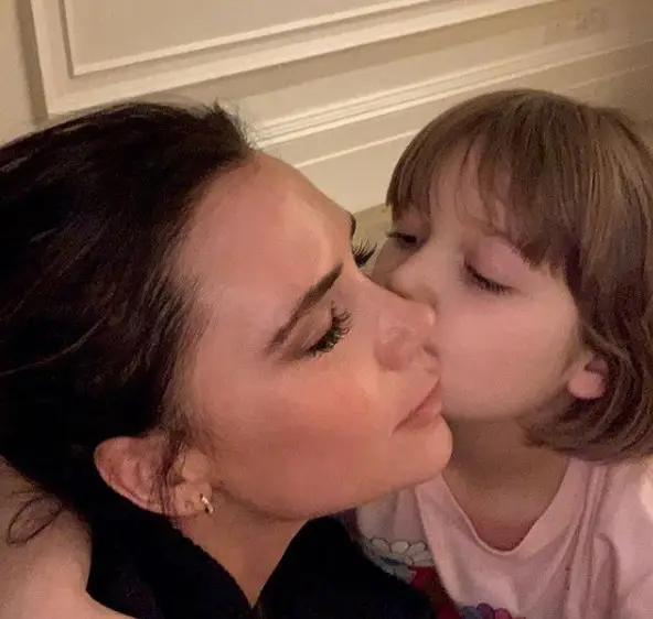 David e Victoria Beckham mudam radicalmente o visual da filha Harper