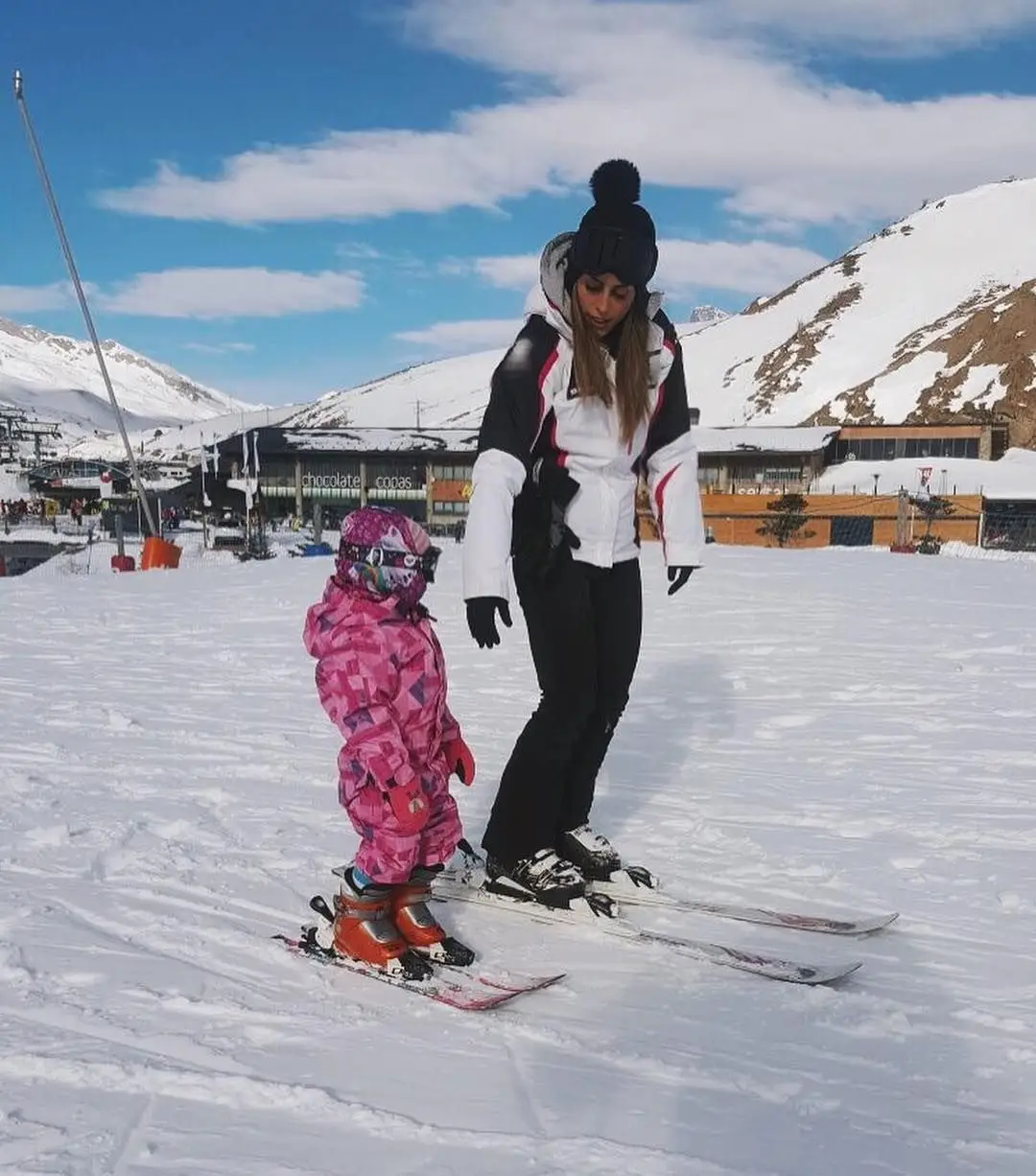 Carolina Patrocínio lembra férias na neve em família