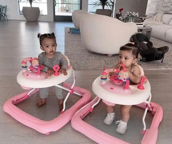 Familiares e amigos de Kylie Jenner dão os parabéns a Stormi nas redes sociais