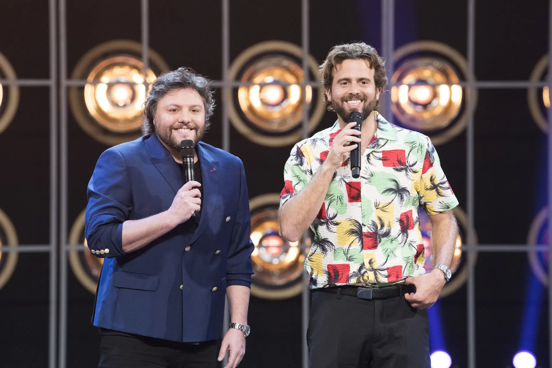 Após pedidos do público, João Manzarra corta o cabelo