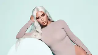 Kim Kardashian revela imagem amorosa do filho e marido