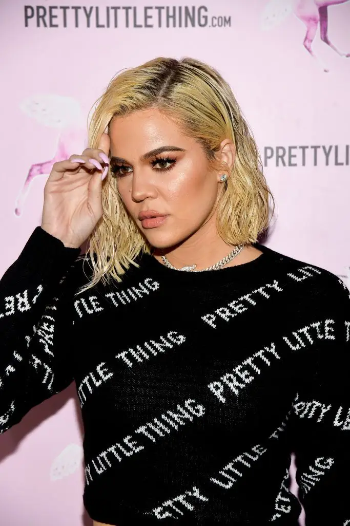 Khloé Kardashian marca presença em evento após alegada traição do namorado