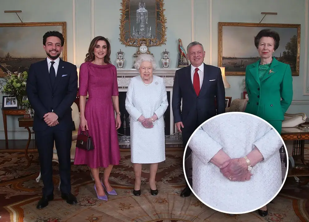 Rainha Isabel II ao centro, com o príncipe Hussein, a rainha Rania e o rei Abdullah II da Jordânia e a princesa Ana de Inglaterra