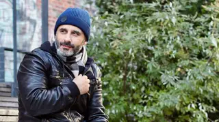 Depois de vencer ‘Lip Sync Portugal’, Rui Unas posa todo nu, só com o cinturão