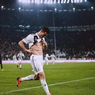 Cristiano Ronaldo festeja um dos golos que deu à Juventus o passaporte para a final da Liga dos Campeões