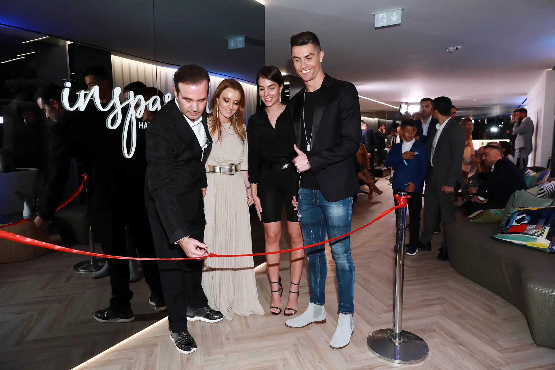 Entre na festa de inauguração do novo negócio de Cristiano Ronaldo