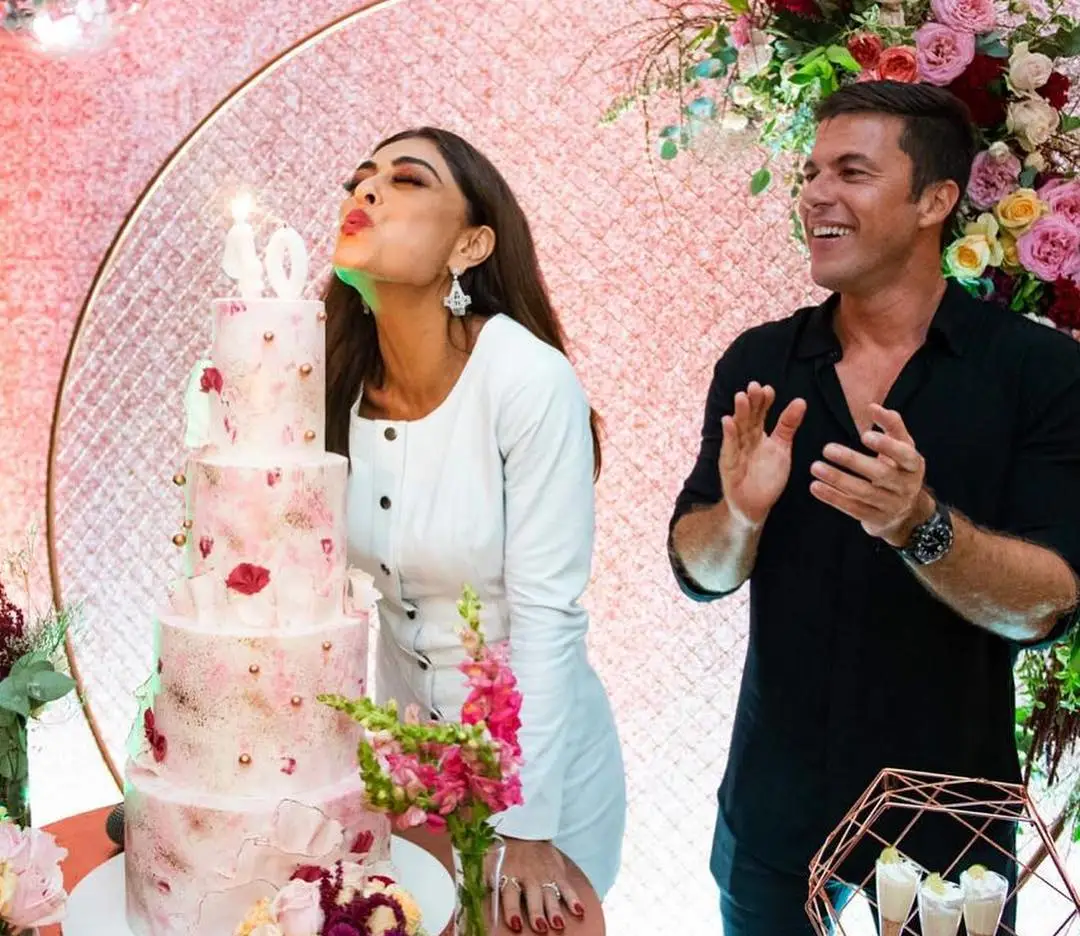 Juliana Paes teve uma festa de aniversário surpresa com a presença de muitos rostos conhecidos