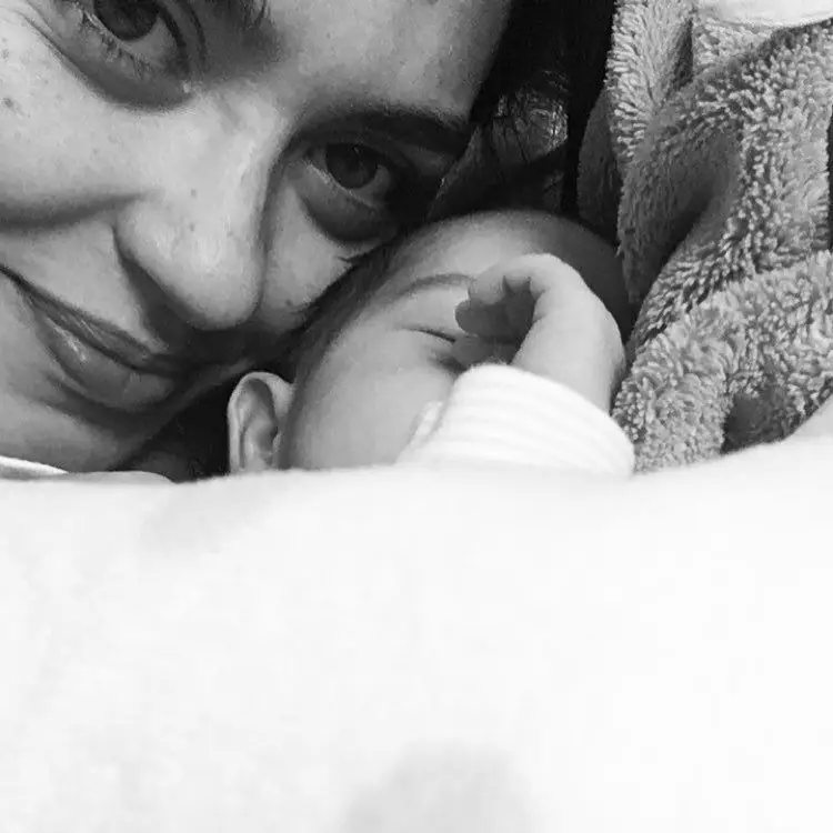 Sara Barradas e a filha, Lua.