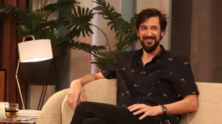 Bruno Nogueira mostra foto rara da mãe… a fazer gesto obsceno