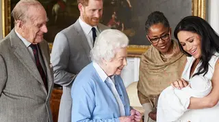 Isabel II reparou num pequeno pormenor em Archie durante videochamada