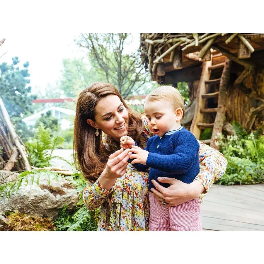 Kate Middleton com o filho Louis