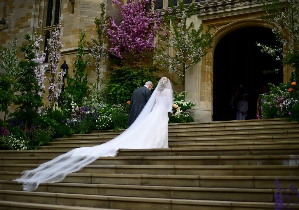Lady Gabriella Windsor à entrada da capela