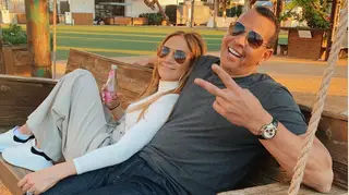 Jennifer Lopez posa ao lado do namorado e da sua ex-mulher por um motivo muito especial