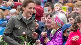 Entre rumores de traição, Kate Middleton foca-se no trabalho e mostra o seu lado mais rural