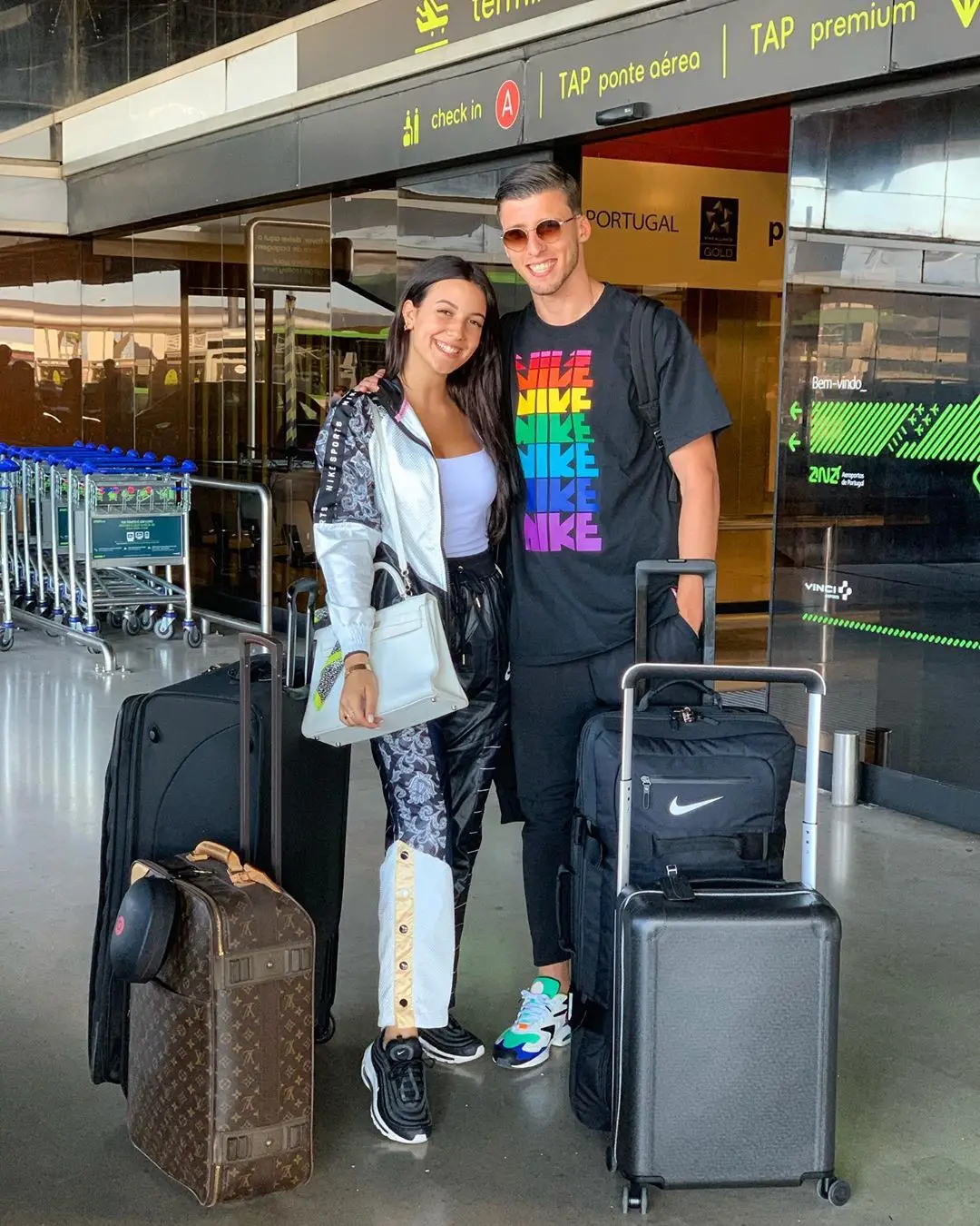 As imagens das férias de Rúben Dias e da namorada no Dubai