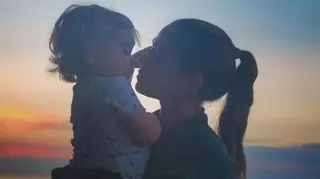 Filipa Valente partilha vídeo amoroso do filho a tocar piano e brinca: “Faz casamentos, batizados e sunsets!”