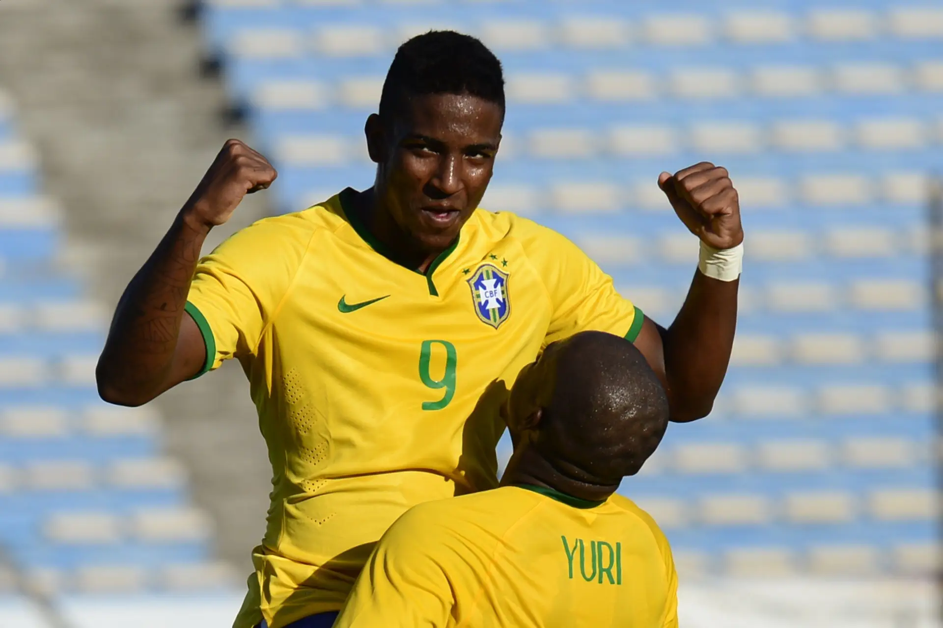 Jogador de futebol morre aos 24 anos em acidente de mota