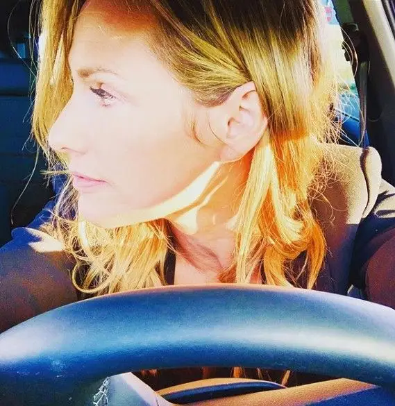 Cerca de um mês depois do anúncio de separação, Fernanda Serrano mostra-se otimista: "Sorriam para a vida"