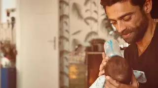 Namorada de Diogo Amaral derrete a internet com fotografia de Oliver: “Não há melhor do que o cheiro do meu filho”