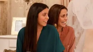 Filha de Patrícia Tavares faz rara aparição pública ao lado da mãe