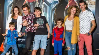 Famosos com a família em peso na antestreia VIP do novo filme do Homem-Aranha
