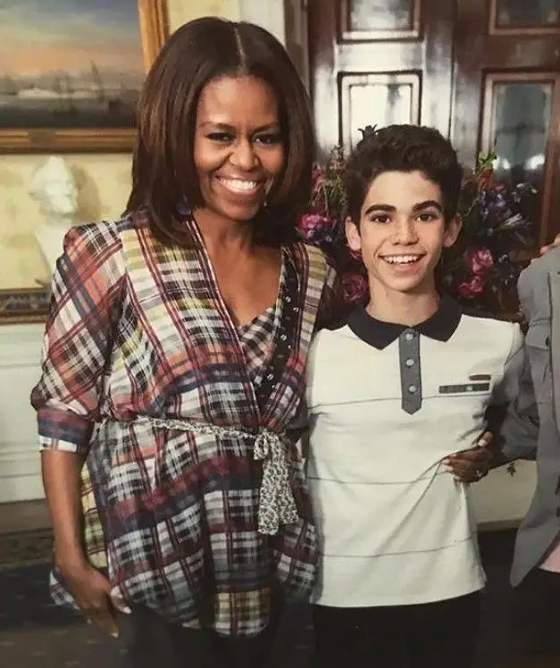 Michelle Obama partilha fotografia com jovem ator da Disney que morreu tragicamente aos 20 anos: "Um coração incrível"