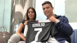 Cristiano Ronaldo e Georgina Rodríguez de galochas durante fim-de-semana rural