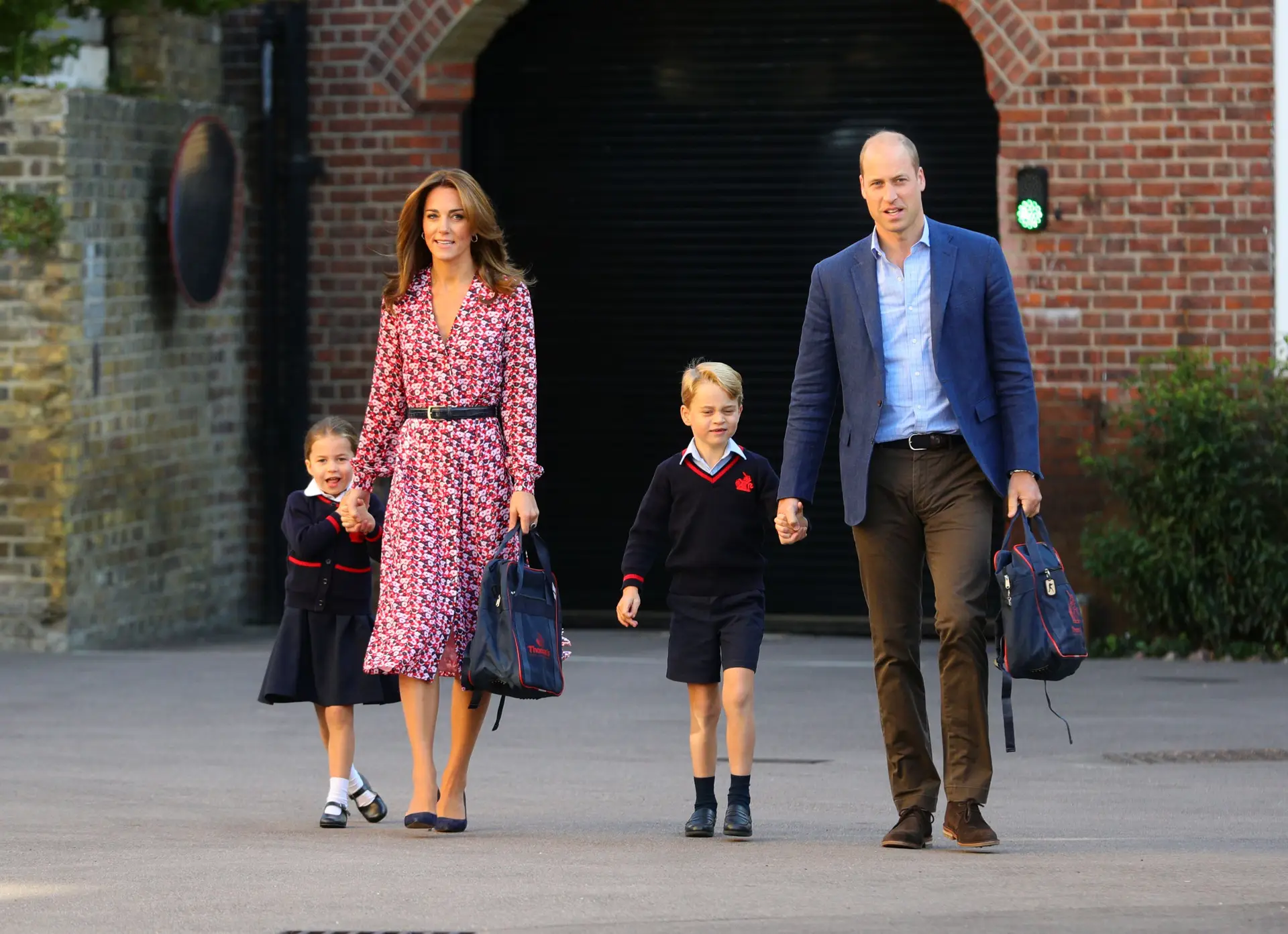 Príncipes George e Charlotte no primeiro de dia de regresso à escola