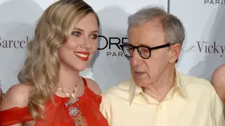 Scarlett Johansson defende Woody Allen: "É uma fase intensa"
