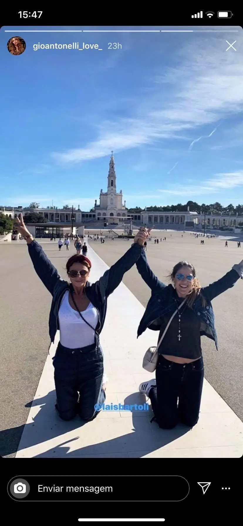 Giovanna Antonelli com amiga em Fátima