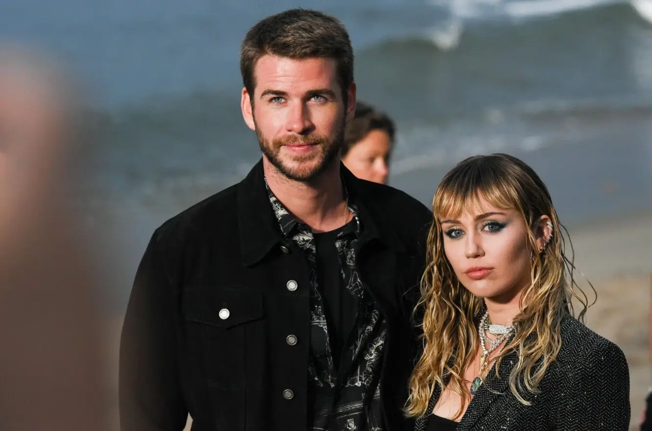 Liam Hemsworth descobriu que se ia divorciar de Miley Cyrus através das redes sociais