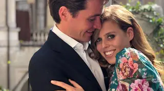 Princesa Beatrice acusada de copiar fotografia de anúncio de noivado de Meghan e Harry