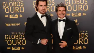 Globos de Ouro: Depois do beijo de César Mourão e José Fidalgo, Miguel Costa e Pedro Sousa beijam-se na passadeira vermelha