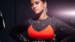 Caricato: Blaya mostra pedaços do tecto que caíram na cama