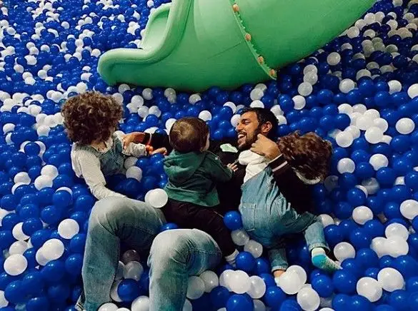 Depois de rumores de separação, Carolina Deslandes publica fotografia ao lado dos "seus rapazes"