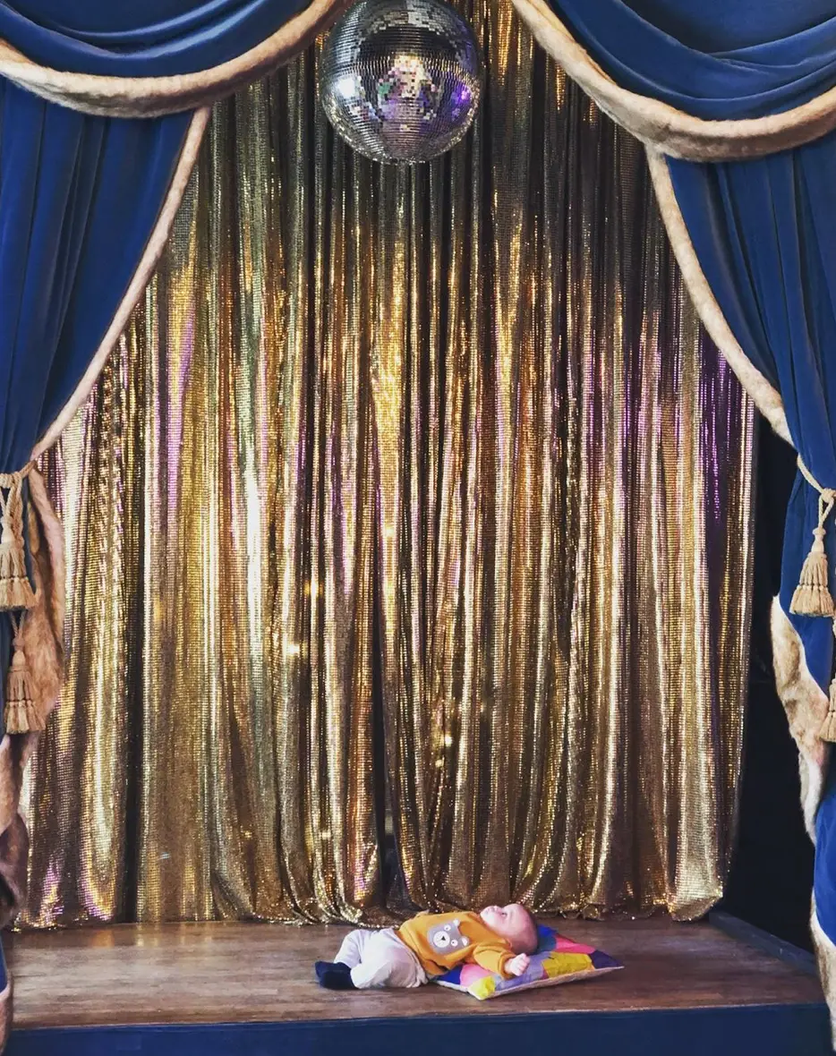 Jessica Athayde partilha fotografia amorosa do filho: "Oli deita-se pela primeira vez num palco"