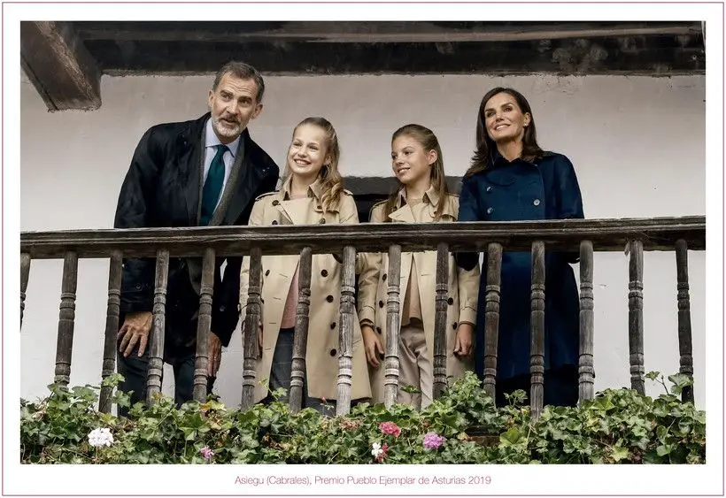 Felipe VI e Letizia desejam boas festas com tradicional retrato de família