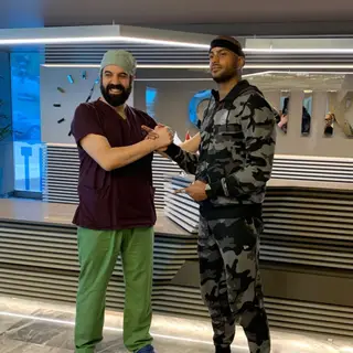 Guillaume Lalung fez o transplante capilar na Dr. Cinik