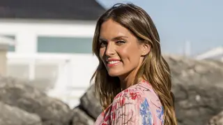 Diana Chaves brinda fãs com retrato de família ao lado da filha e César Peixoto