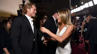 O abraço e o reencontro de Brad Pitt e Jennifer Aniston explode na Internet, quinze anos após o divórcio de ambos