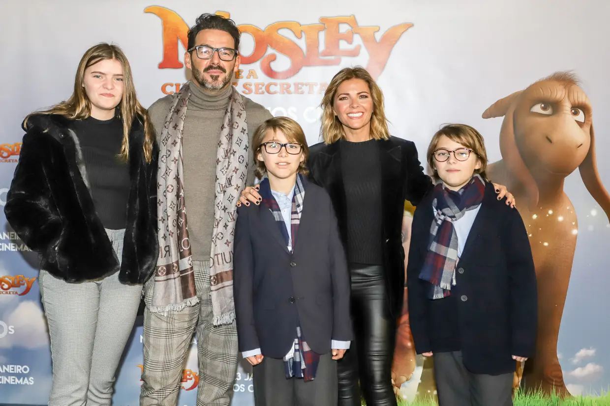 Ao Lado Do Marido Sonia Araujo Reune Os Tres Filhos Para Evento Especial Em Familia Famashow