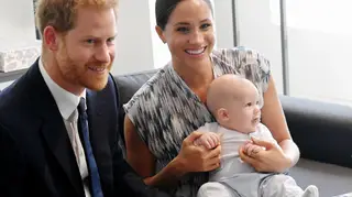 Fãs impressionados com semelhanças entre o príncipe Harry e o filho