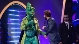 'A Máscara': Camaleão revela identidade e deixa João Manzarra boquiaberto