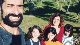 António Raminhos mostra como "manter a calma" durante quarentena em vídeo hilariante