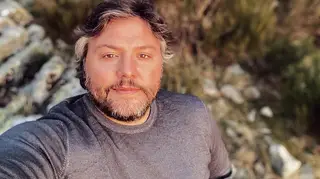 César Mourão brinda fãs com nova fotografia do filho